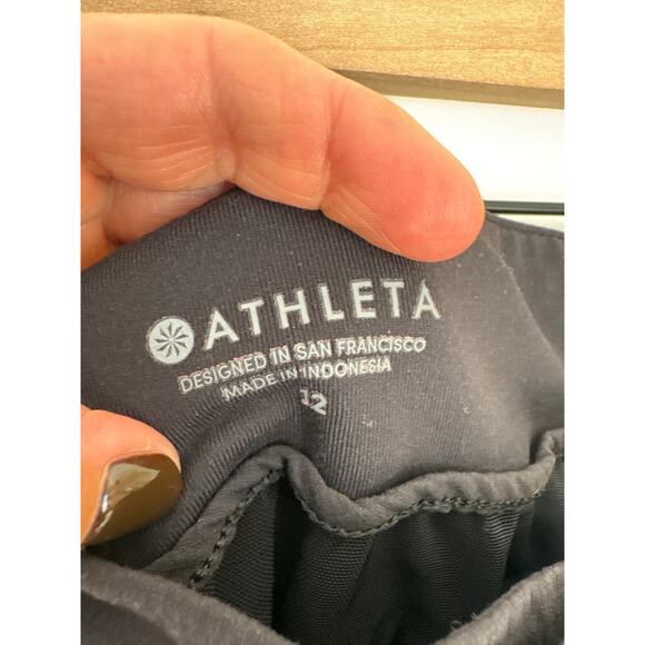 Athleta Trekkie Active Shorts in Black, Size 12 - Picture 4 of 6